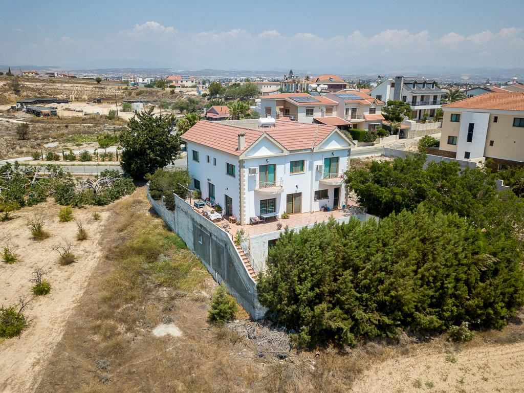 4 Bedrooms House / Villa in Trachoni, Limassol