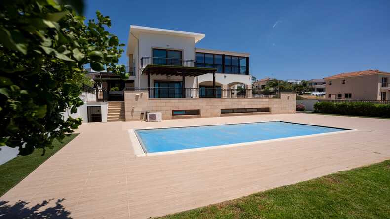 7 Bedrooms House / Villa in Mouttagiaka, Limassol