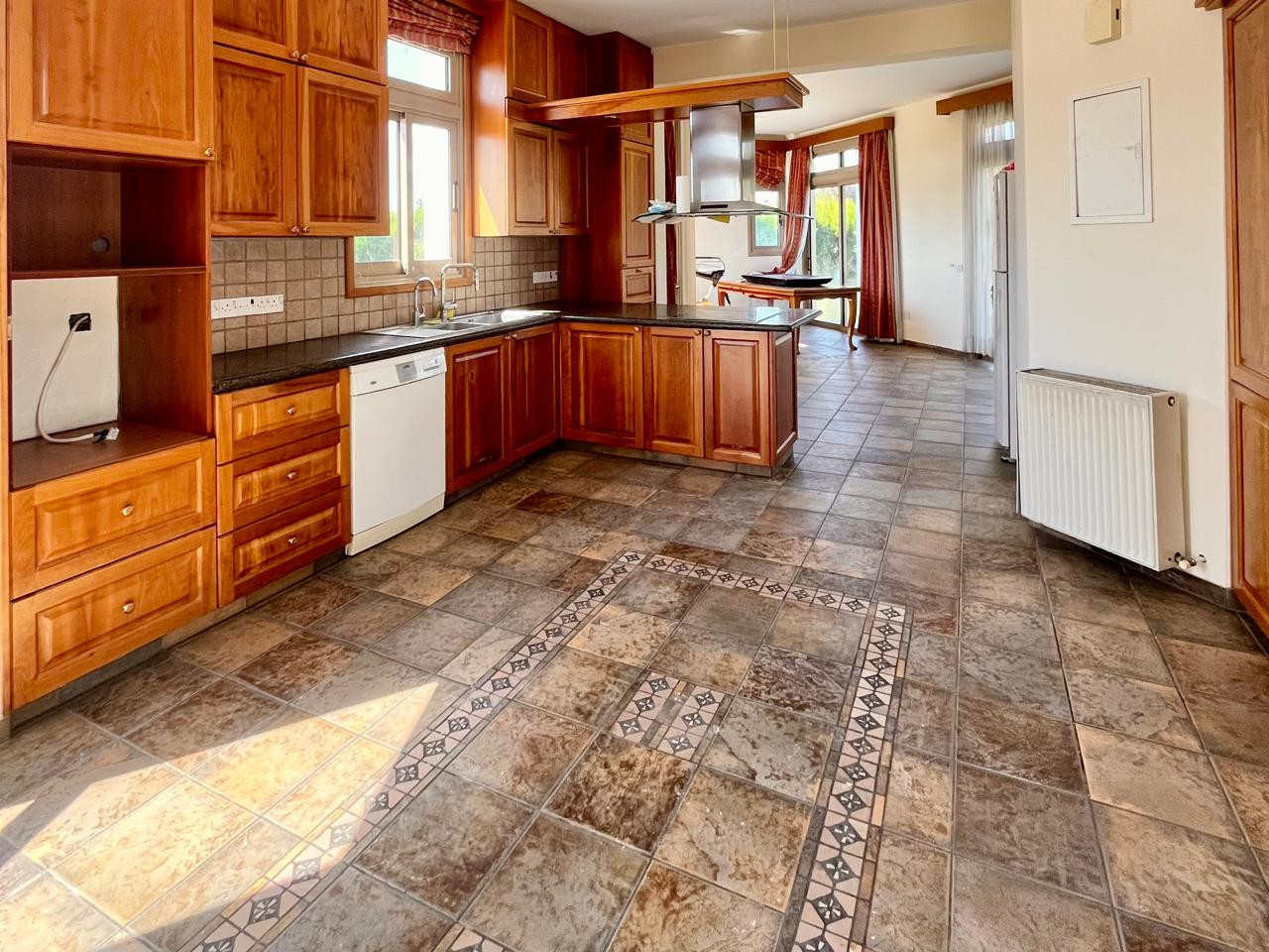 3 Bedrooms House / Villa in Latsia, Nicosia