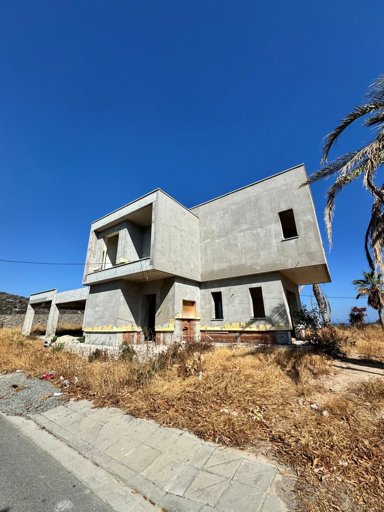 3 Bedrooms House / Villa in Agios Tychonas, Limassol