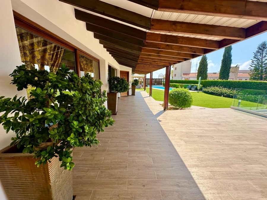 7 Bedrooms House / Villa in Tala, Paphos