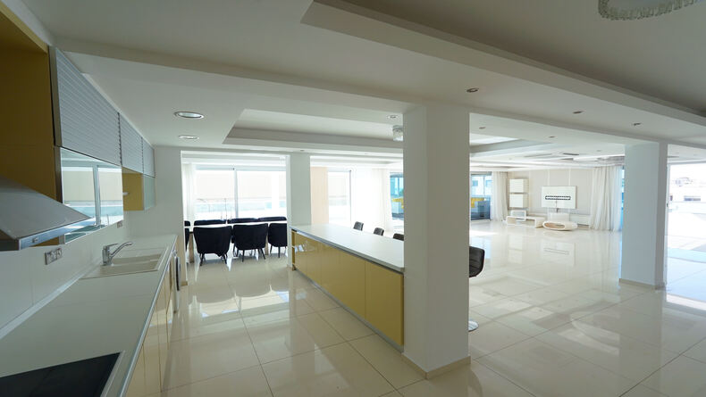 6 Bedrooms Penthouse in Agios Tychonas, Limassol