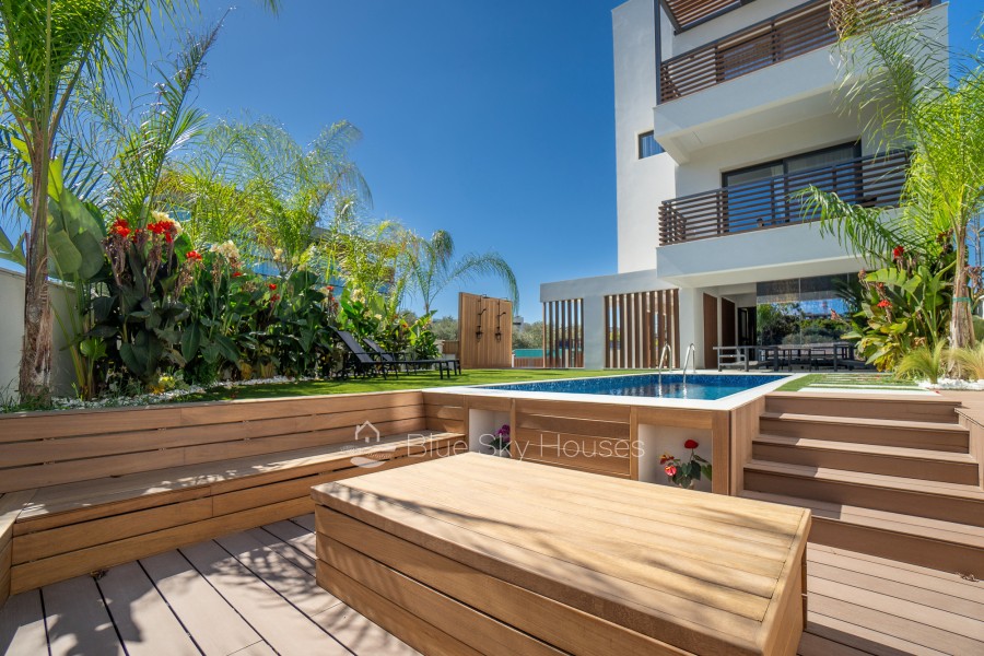 4 Bedrooms House / Villa in Potamos Germasogeias, Limassol