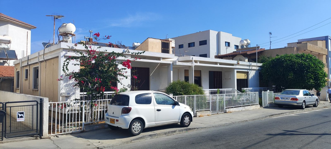 4 Bedrooms House / Villa in Apostolos Andreas, Limassol