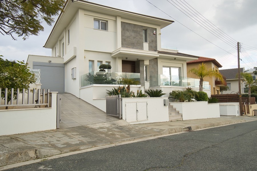 5 Bedrooms House / Villa in Agios Athanasios, Limassol