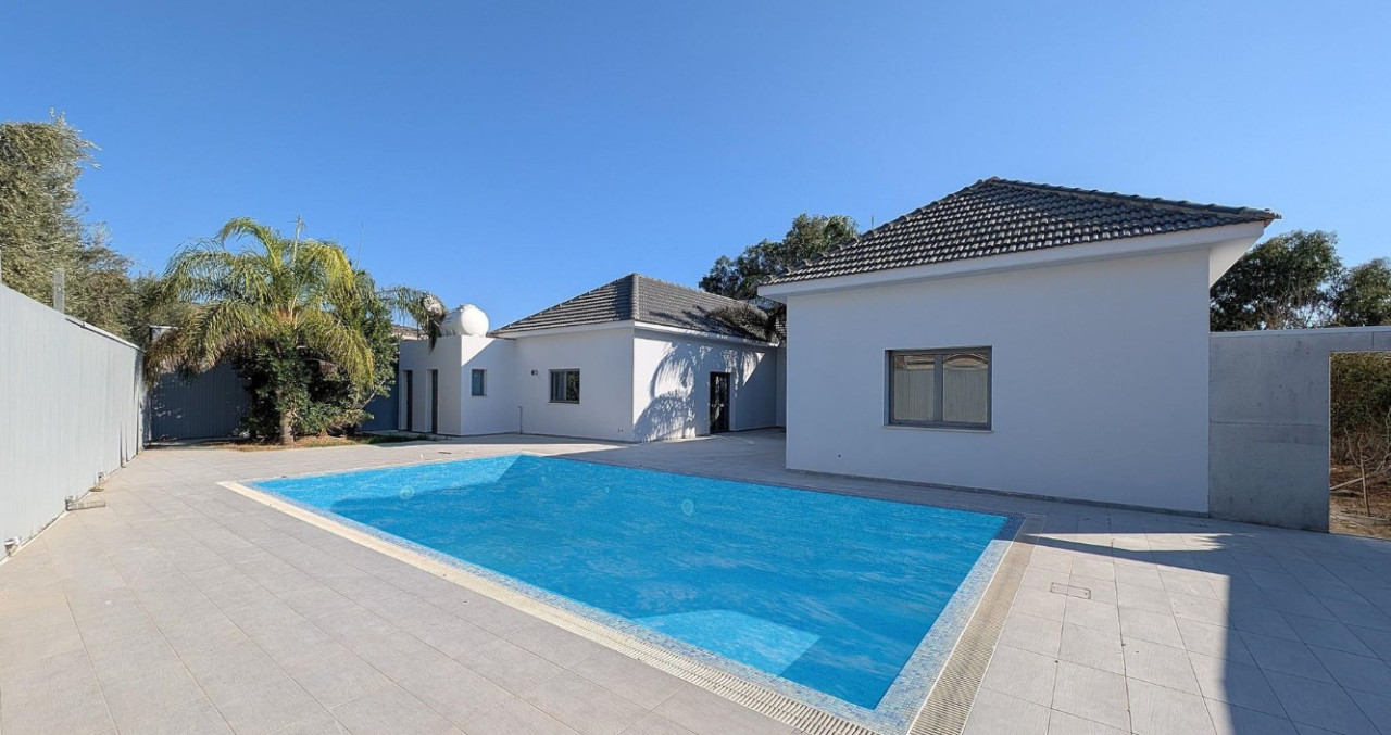 3 Bedrooms House / Villa in Moni, Limassol