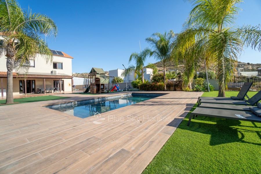 6 Bedrooms House / Villa in Palodia, Limassol