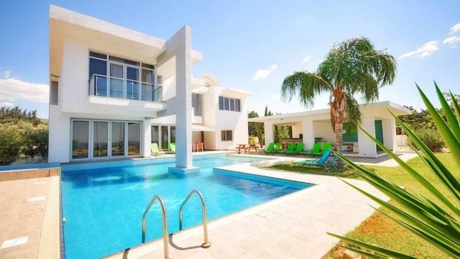 5 Bedrooms House / Villa in Peyia, Paphos