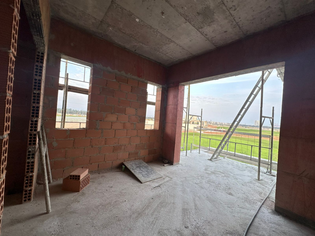 5 Bedrooms House / Villa in Zakaki, Limassol