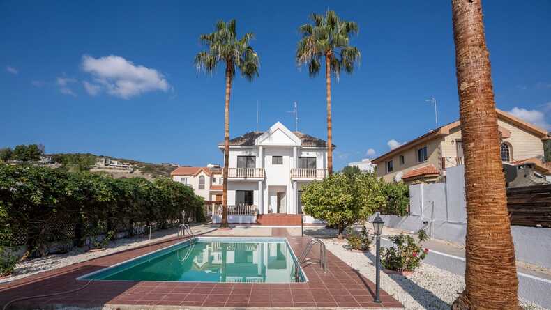 4 Bedrooms House / Villa in Pyrgos, Limassol