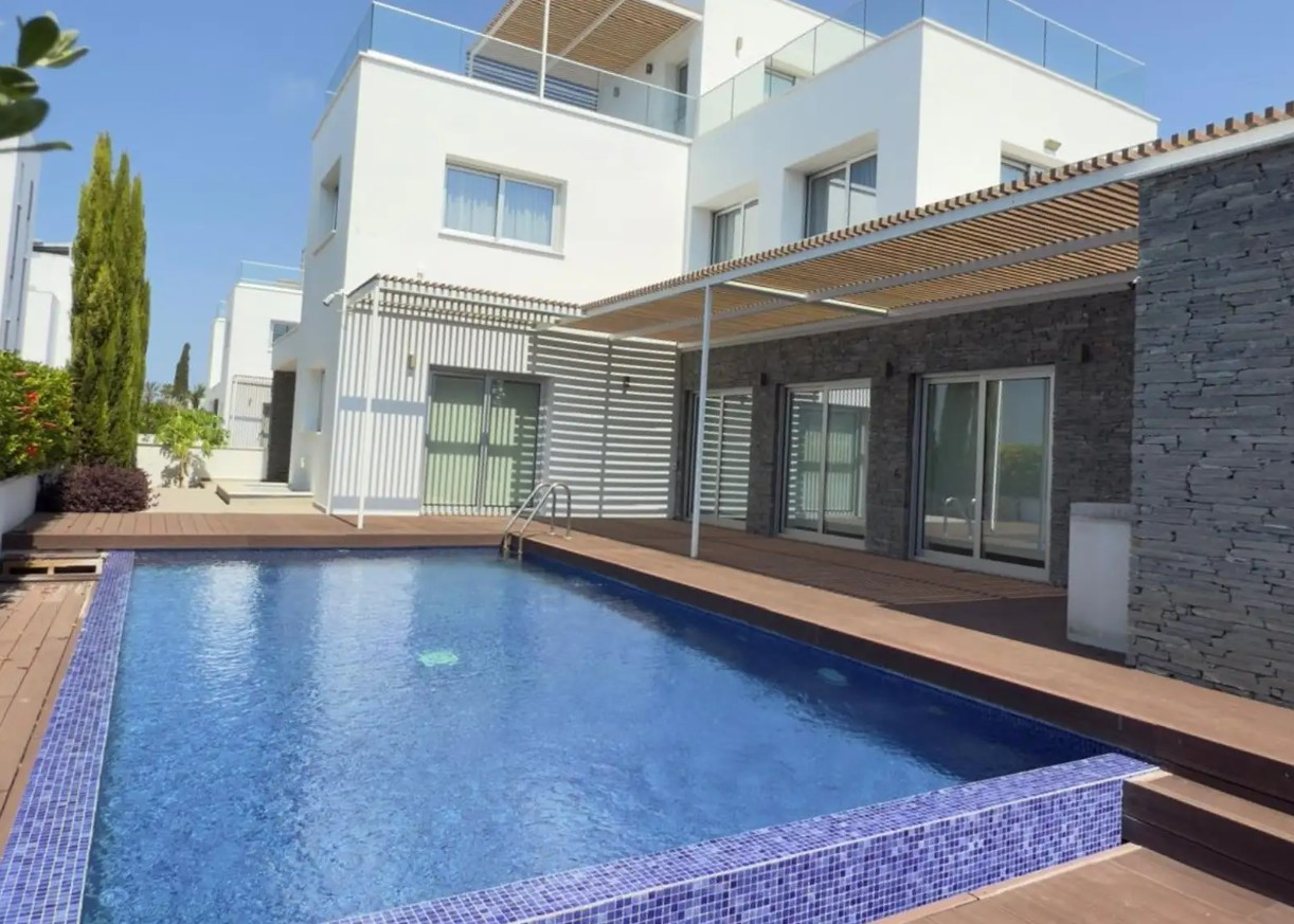 7 Bedrooms House / Villa in Geroskipou, Paphos