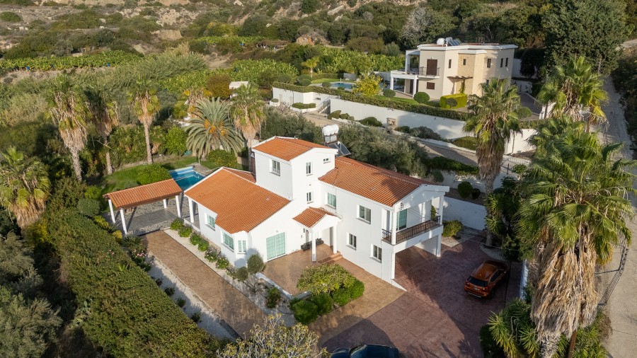 5 Bedrooms House / Villa in Kissonerga, Paphos