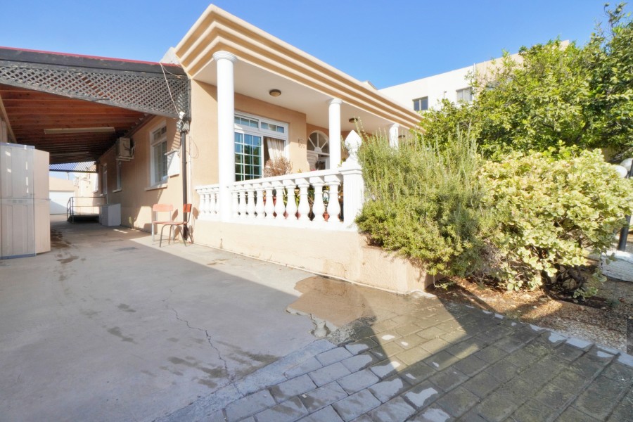3 Bedrooms Bungalow in Aradippou, Larnaca