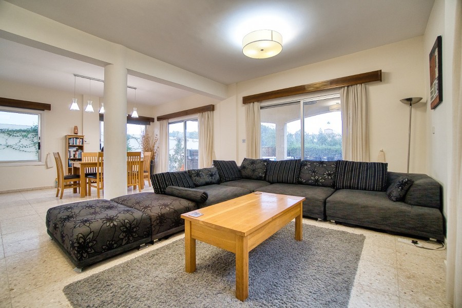 3 Bedrooms House / Villa in Peyia, Paphos