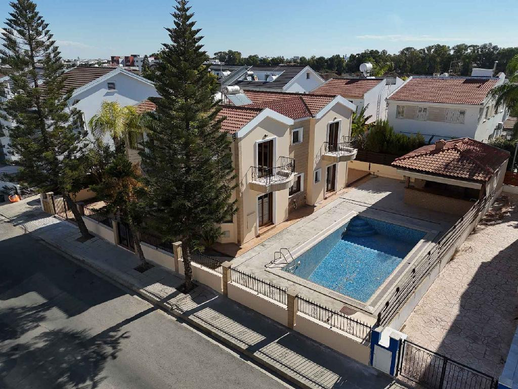 4 Bedrooms House / Villa in Lakatamia, Nicosia