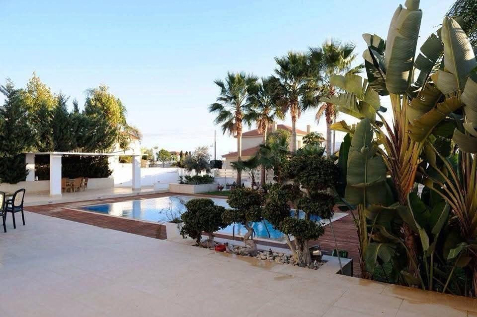 5 Bedrooms House / Villa in Agios Tychonas, Limassol