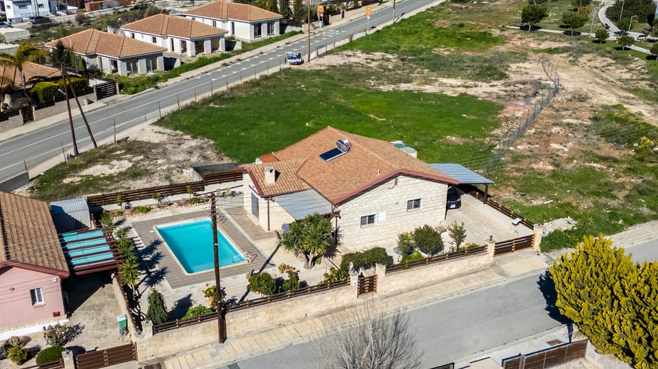 2 Bedrooms Bungalow in Souni, Limassol