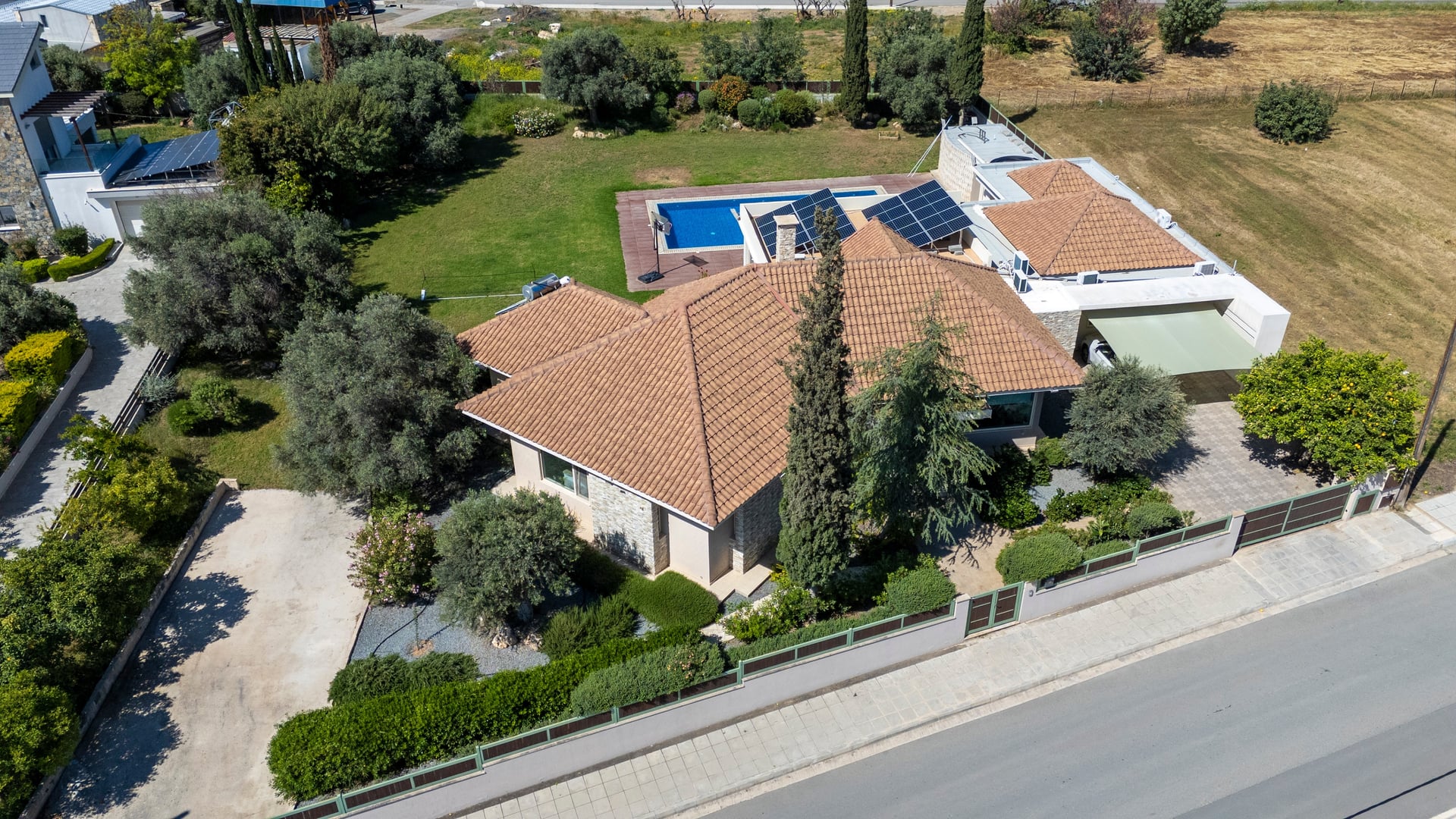 6 Bedrooms House / Villa in Erimi, Limassol