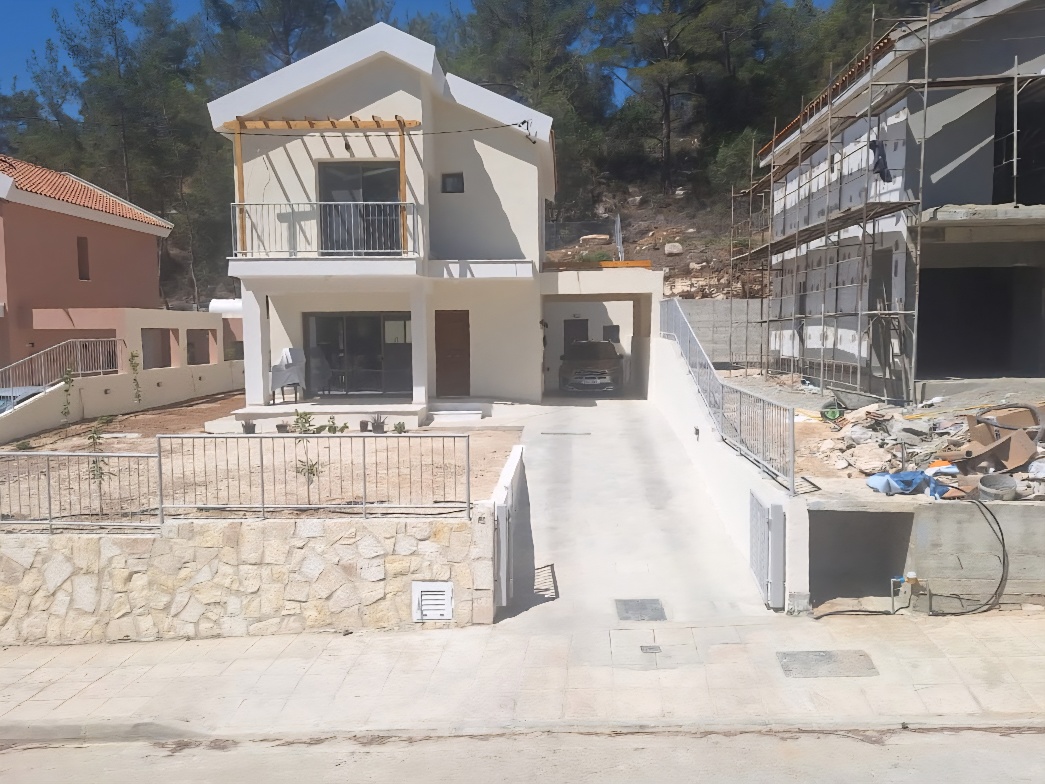 3 Bedrooms House / Villa in Souni, Limassol